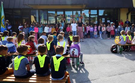 SPREJEM PRVOŠOLČKOV CERKNICA 05 FOTO LJUBO VUKELIČ